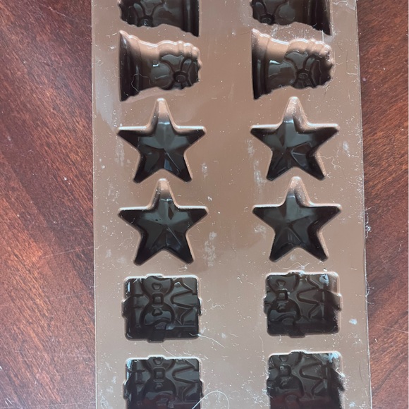 11 Assorted chocolate and 3 baking molds - Picture 3 of 13